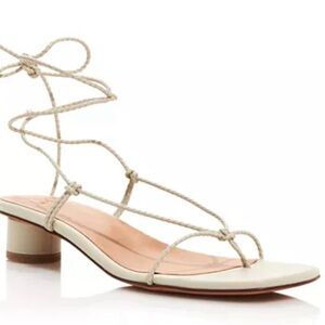 LoQ Dora Trenzado Sandals Size 6